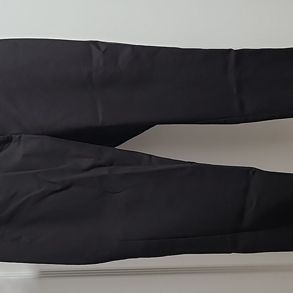 ANN TAYLOR BLACK CAPRI PANTS - STYLE & SIZE - MARISSA 4P